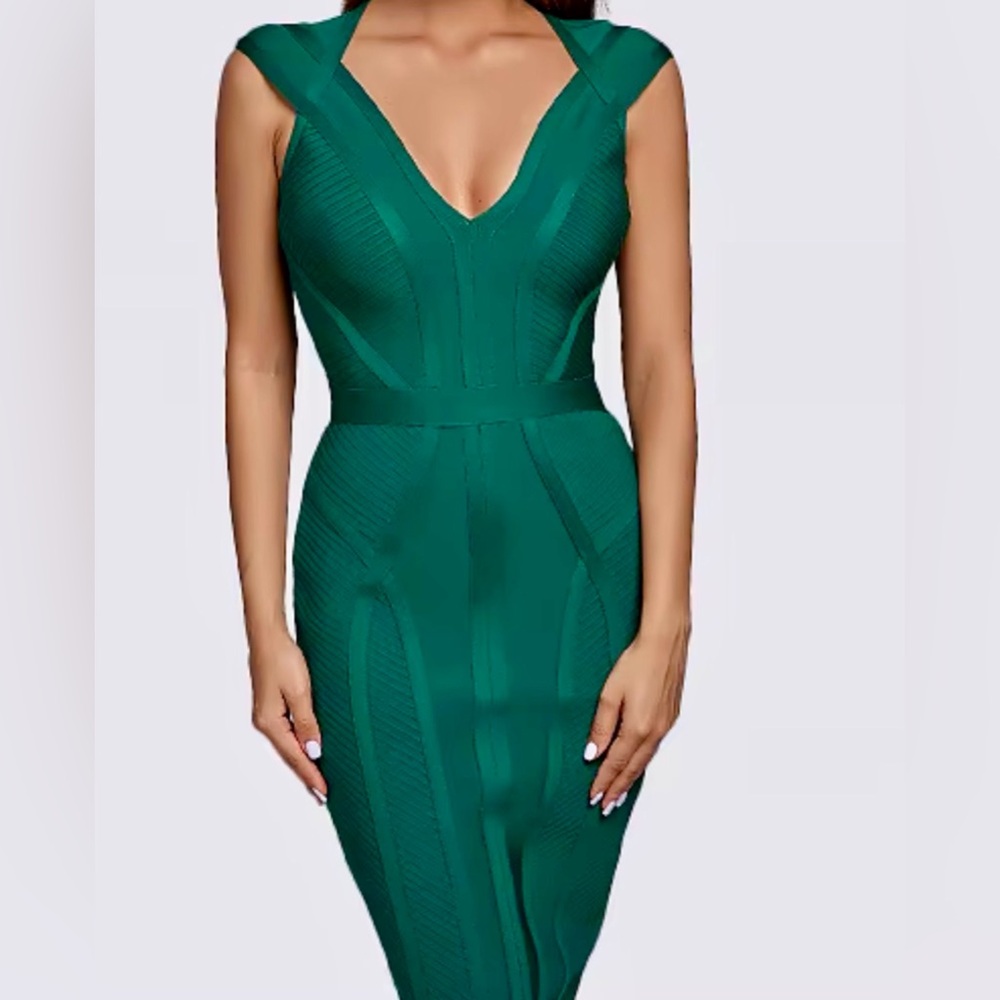 Bella Barnett Green Cap Sleeve Bodycon Dress